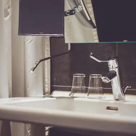 Goldene Traube - By Neugart מלון